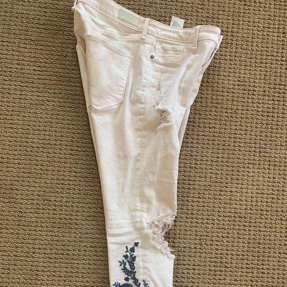 Jeans with the dopest floral pattern - Picture 3 of 3
